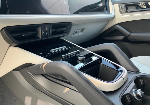 Porsche Cayenne cena 599306 przebieg: 1, rok produkcji 2023 z Kock małe 497